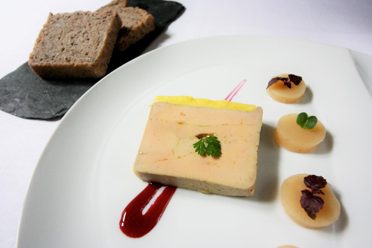 Logis - Hotel & Restaurant Du Tribunal 莫尔塔涅欧佩什 外观 照片